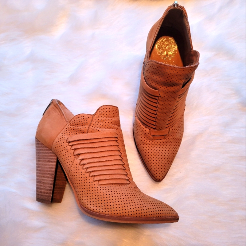 New Vince Camuto Levana Cognac Suede Booties 7